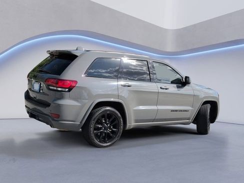Used 2020 Jeep Grand Cherokee Altitude AWD/4WD image 4