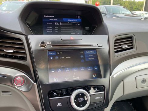 Used 2022 Acura ILX w/ Premium Package image 12