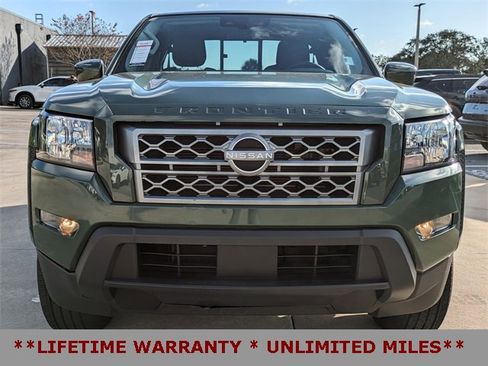 Used 2022 Nissan Frontier SV image 3