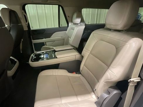 Used 2023 Lincoln Navigator L Reserve image 11