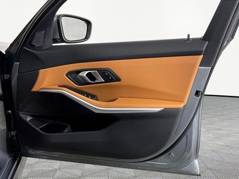 Certified 2025 BMW 330i xDrive Sedan w/ Convenience Package image 24