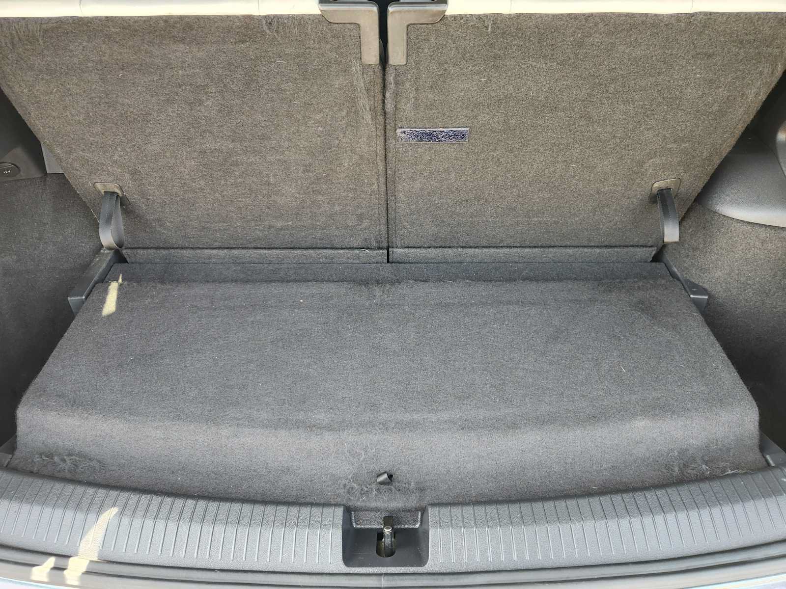 Used 2019 Volkswagen Tiguan SE w/ Panoramic Sunroof Package FWD image 32