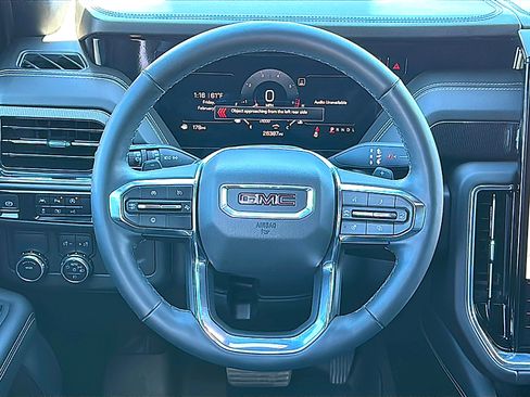 Used 2025 GMC Yukon XL Elevation image 28