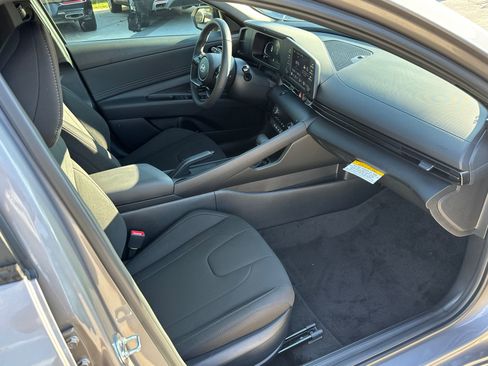 Certified 2025 Hyundai Elantra Sport image 13