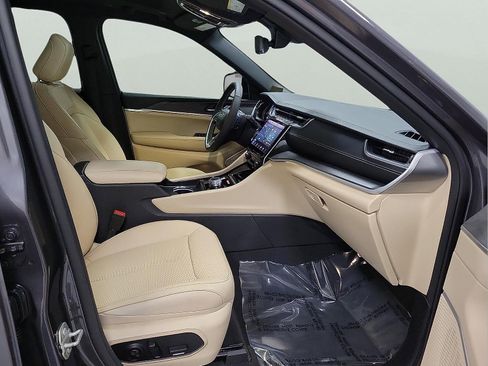 Used 2024 Jeep Grand Cherokee L Limited w/ Luxury Tech Group II image 15