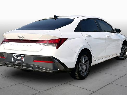 Used 2024 Hyundai Elantra SEL FWD image 11