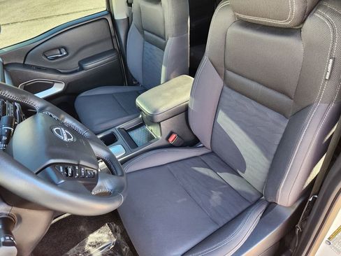 Used 2022 Nissan Frontier SV image 10