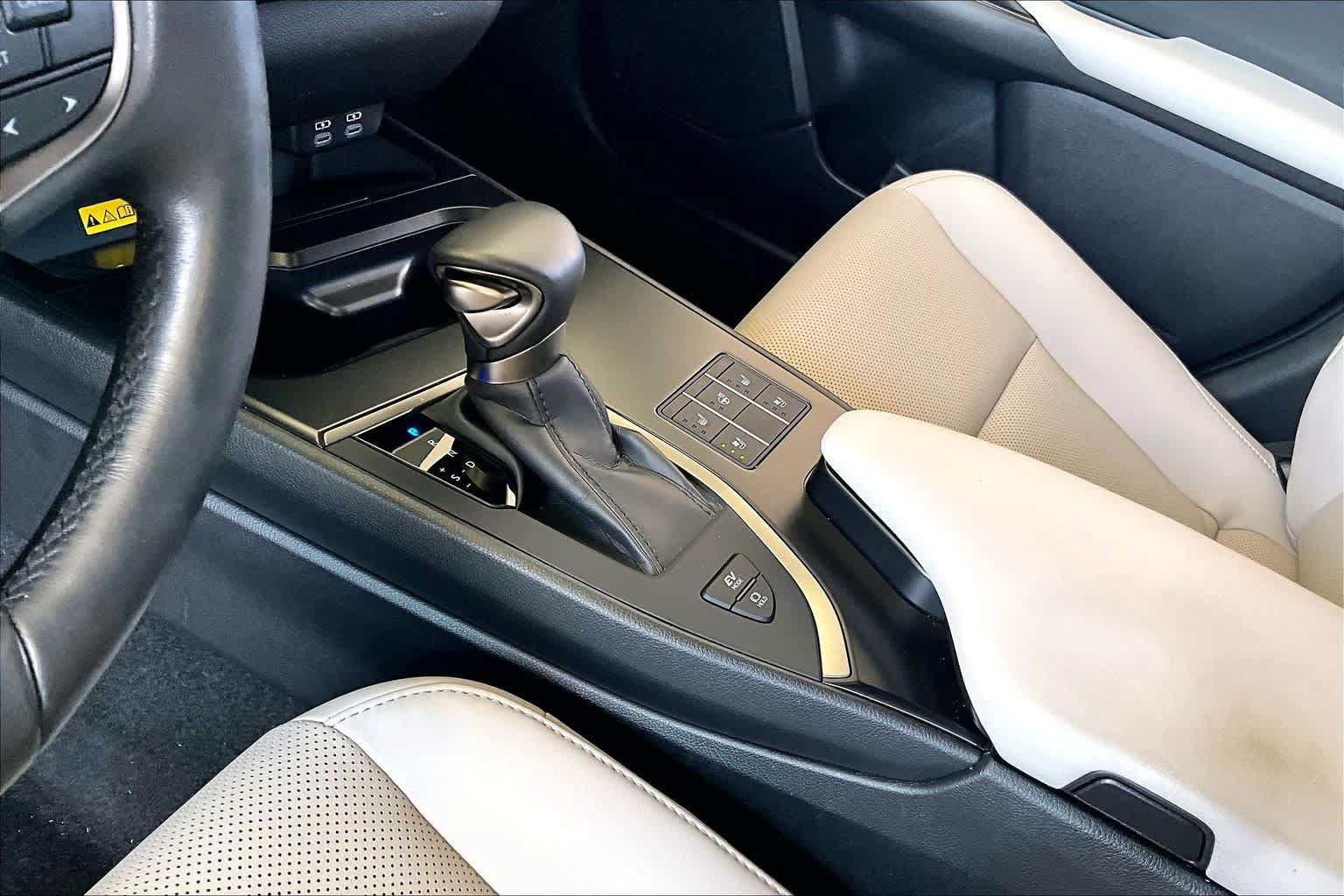 Used 2024 Lexus UX 250h FWD w/ Premium Package image 14
