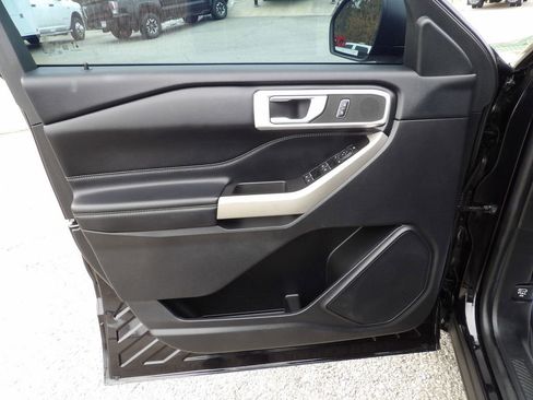 Used 2022 Ford Explorer XLT w/ Equipment Group 202A image 14