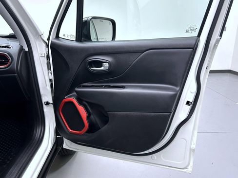 Used 2022 Jeep Renegade Trailhawk image 16