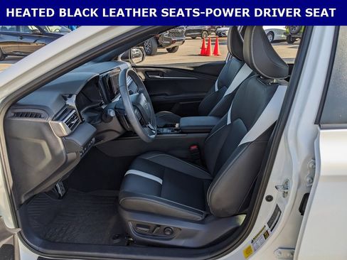 Used 2025 Toyota Camry SE image 4