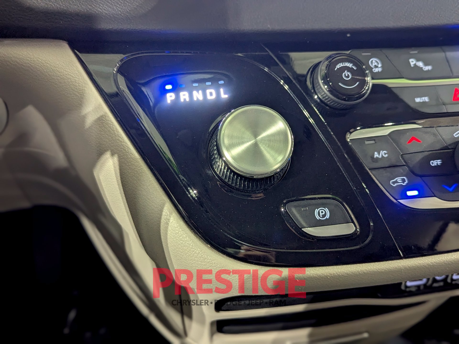 Used 2024 Chrysler Pacifica Touring-L FWD image 22