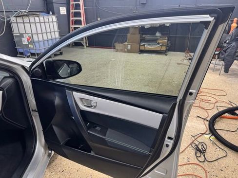 Used 2017 Toyota Corolla LE image 28