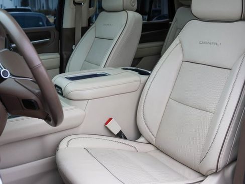 Used 2021 GMC Yukon Denali w/ Denali Premium Package image 16