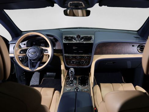 Used 2023 Bentley Bentayga Extended Wheelbase AWD/4WD image 4
