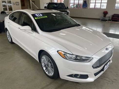 Used 2014 Ford Fusion SE w/ Equipment Group 202A FWD image 2