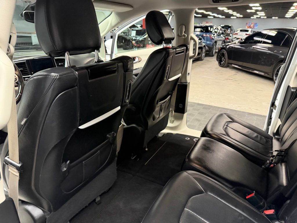 Used 2018 Chrysler Pacifica Touring-L Plus w/ Advanced Safetytec Group FWD image 37