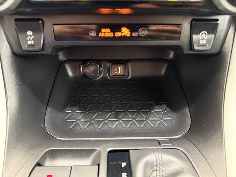 Used 2024 Toyota RAV4 XLE FWD image 35