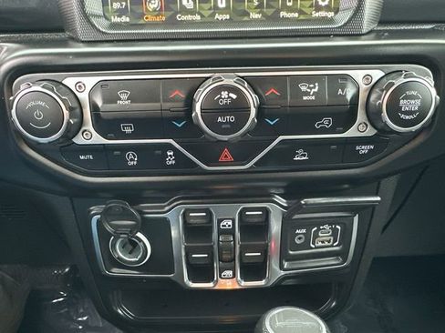 Used 2022 Jeep Gladiator Sport image 32