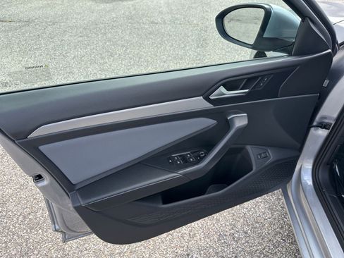 Used 2025 Volkswagen Jetta SE image 20