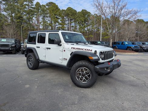 Used 2025 Jeep Wrangler Rubicon image 3