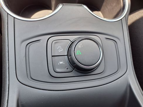 Used 2024 GMC Terrain SLE FWD image 11