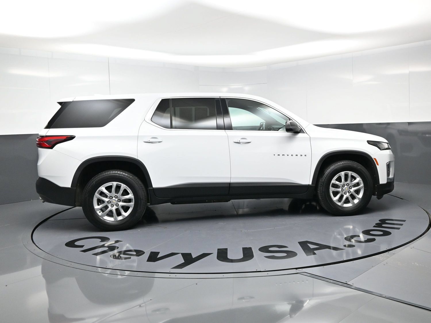 Used 2022 Chevrolet Traverse LS FWD image 10