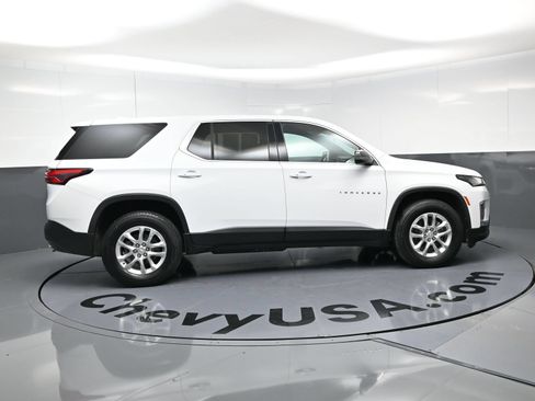 Used 2022 Chevrolet Traverse LS FWD image 10