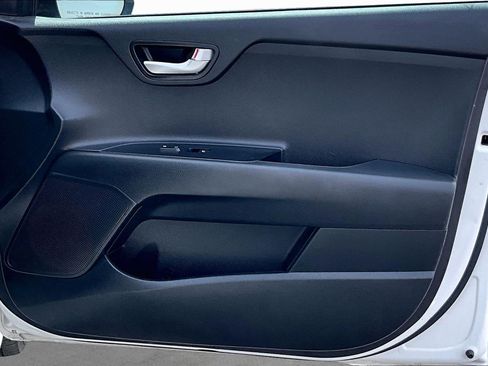 Used 2018 Kia Rio S FWD image 11