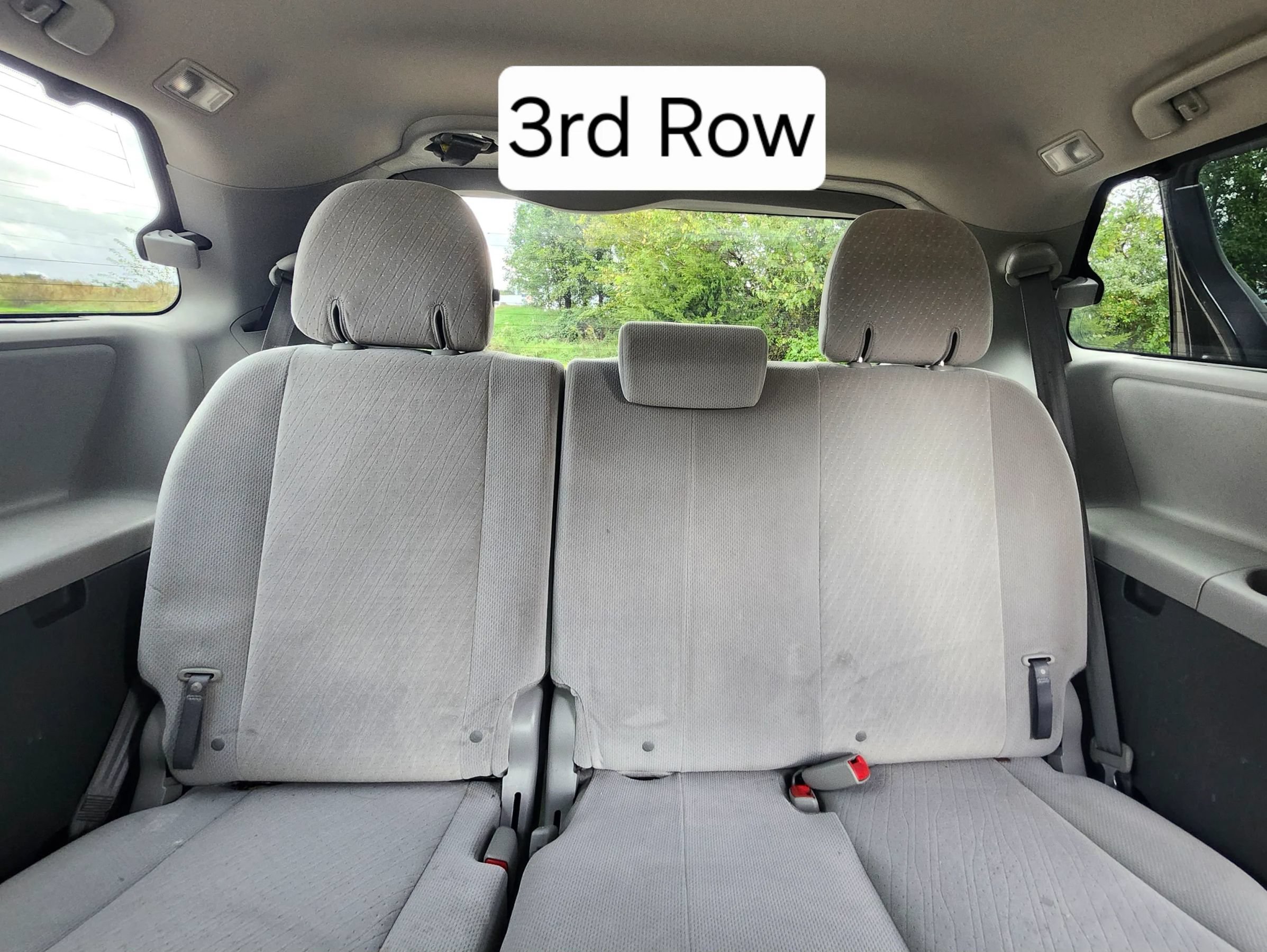 Used 2016 Toyota Sienna LE w/ Four Season Floor Mat Package FWD image 20