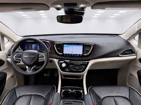 Used 2023 Chrysler Pacifica Limited w/ Uconnect Theater Family Group FWD image 27