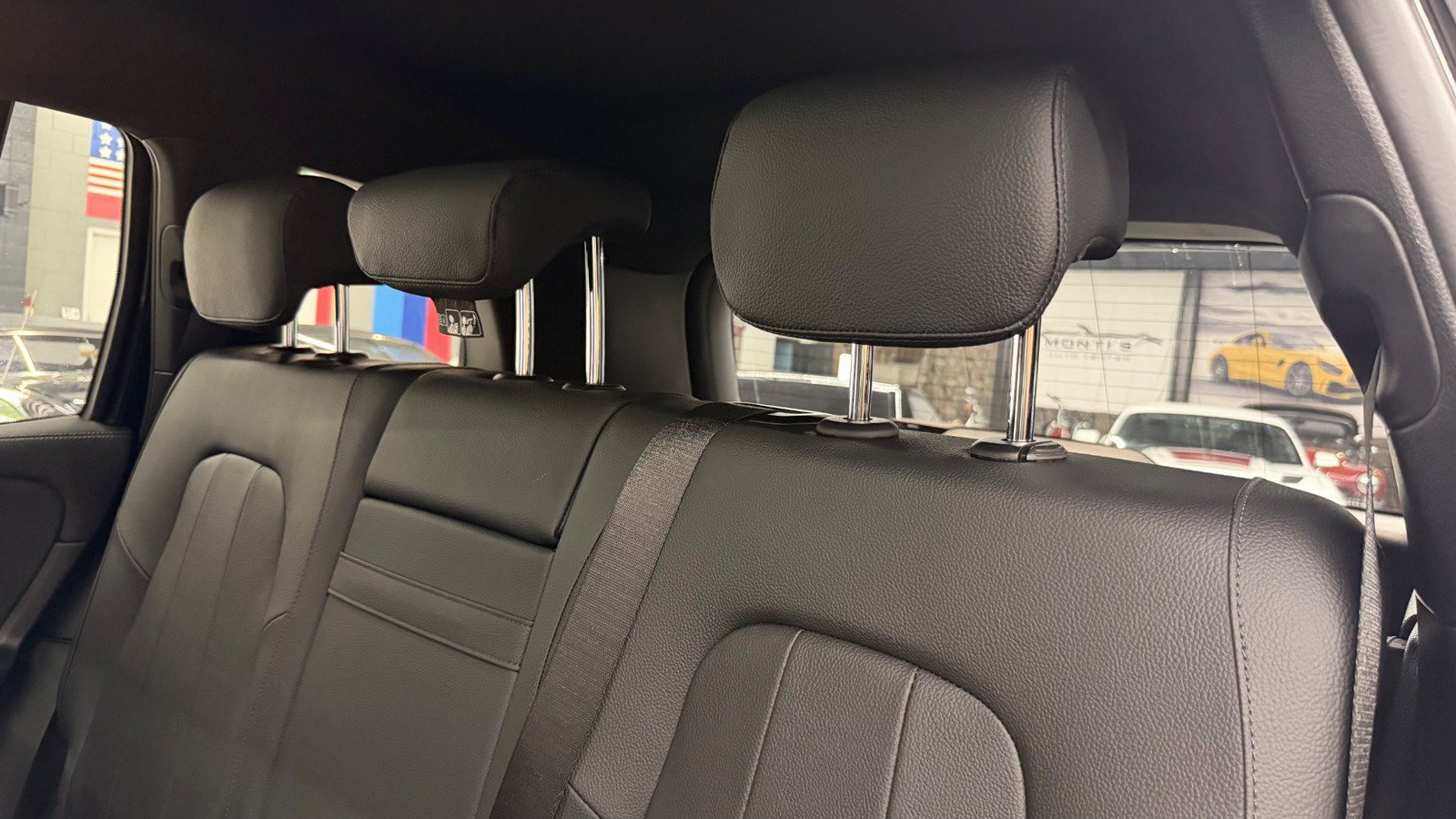 Used 2024 Mercedes-Benz GLB 250 4MATIC w/ Driver Assistance Package image 31