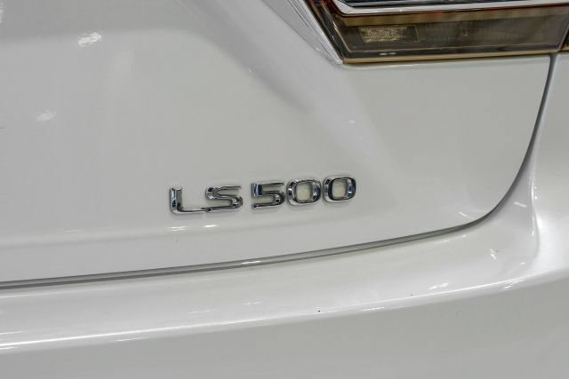 Used 2018 Lexus LS 500 w/ Accessory Package (Z1) RWD image 68
