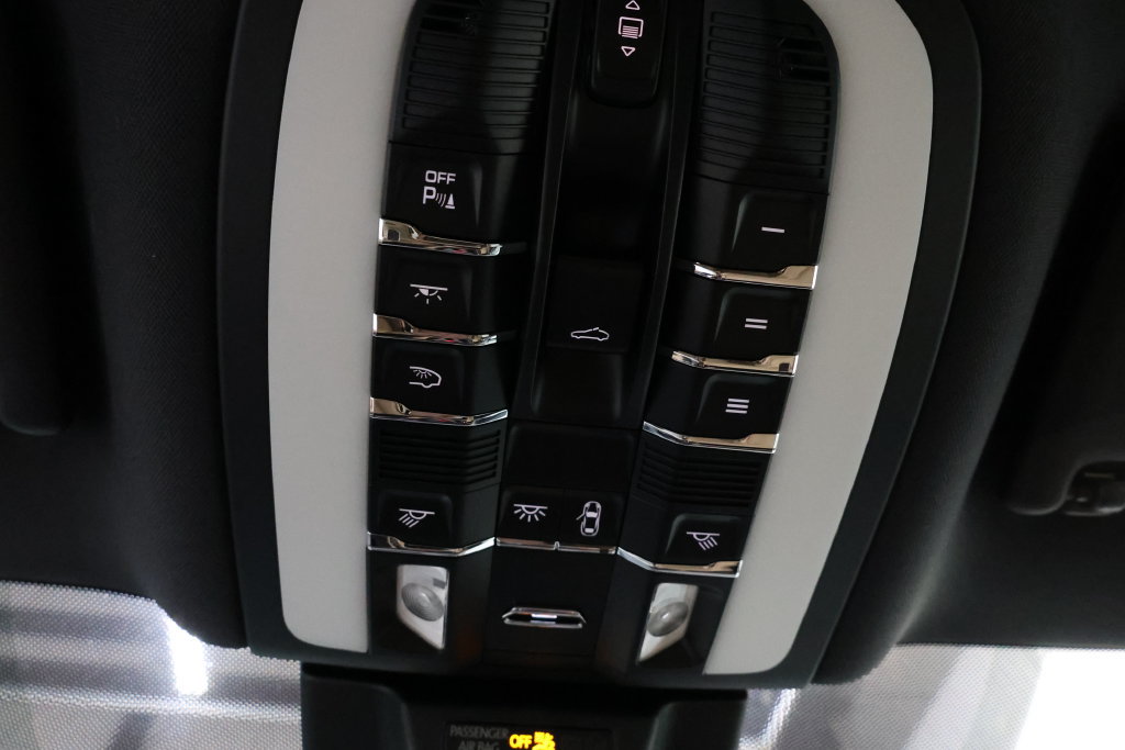 Used 2025 Porsche Macan S AWD/4WD image 76