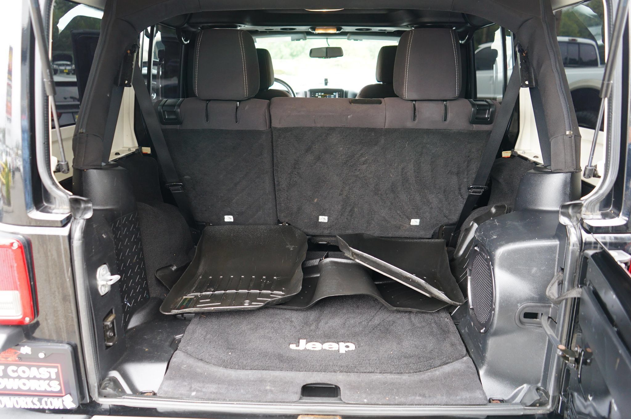 Used 2013 Jeep Wrangler Unlimited Sahara w/ Dual Top Group AWD/4WD image 9
