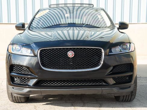 Used 2017 Jaguar F-PACE Premium image 3