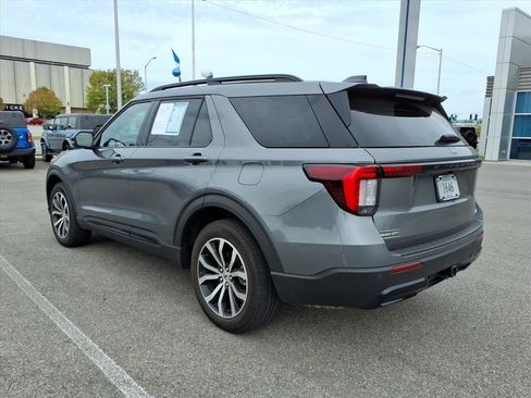 Used 2025 Ford Explorer ST-Line image 3