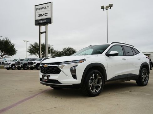 New 2026 Chevrolet Trax LT w/ Sunroof Package image 1