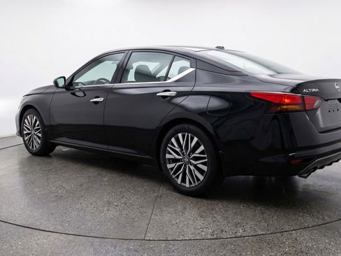 Used 2025 Nissan Altima 2.5 SV image 6