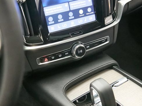 Certified 2025 Volvo V90 B6 Cross Country Plus AWD/4WD image 17