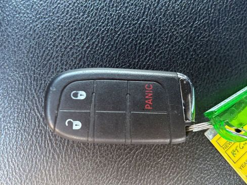 Used 2024 Jeep Compass Latitude image 29