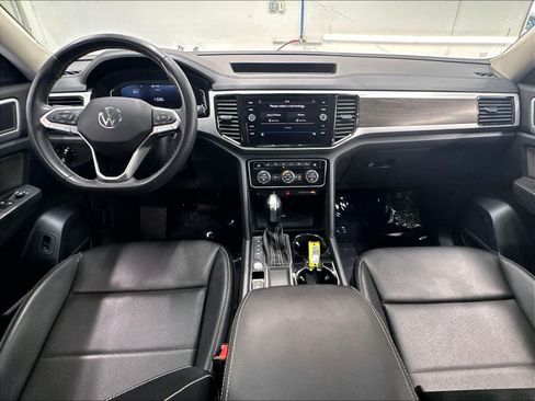 Used 2023 Volkswagen Atlas SE w/ Panoramic Sunroof Package FWD image 10