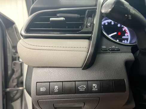 Used 2020 Toyota Camry LE w/ Convenience Package FWD image 18