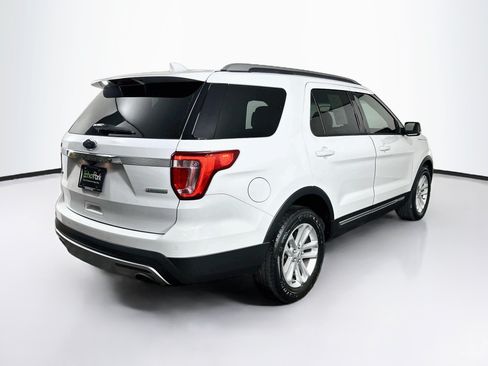 Used 2016 Ford Explorer XLT w/ Equipment Group 202A FWD image 9
