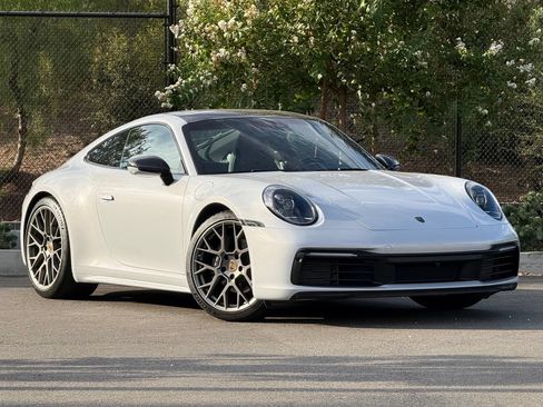 Used 2024 Porsche 911 Carrera RWD image 9