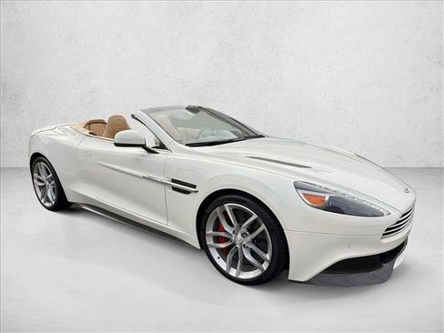 Used 2017 Aston Martin Vanquish Volante image 2