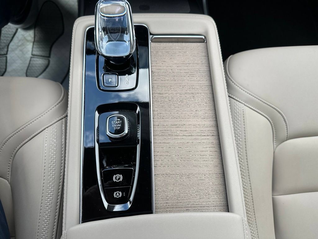 Certified 2026 Volvo XC90 B6 Plus AWD/4WD image 32