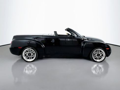 Used 2004 Chevrolet SSR w/ Preferred Equipment Group RWD image 15