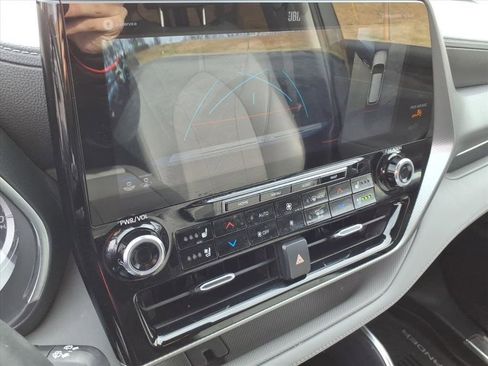 Used 2021 Toyota Highlander Platinum image 32