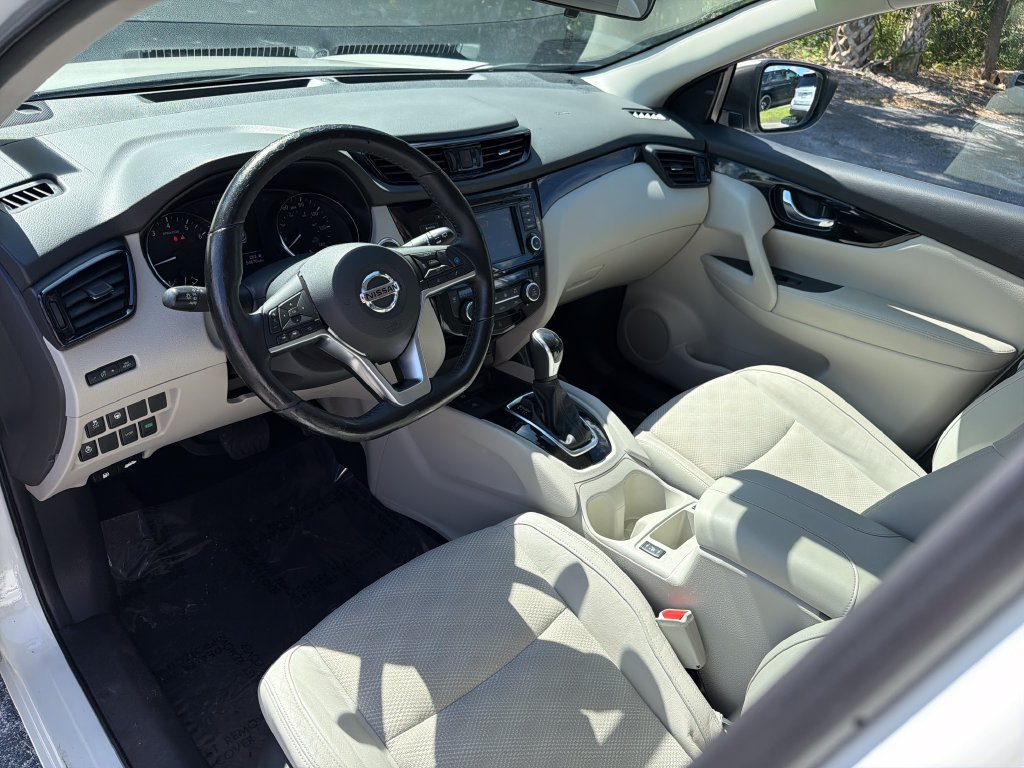 Used 2022 Nissan Rogue Sport SV w/ Technology Package FWD image 14